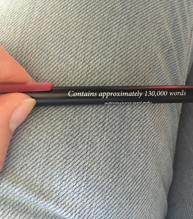 Kemijska olovka koja pokazuje koliko se riječi može napisati s njom