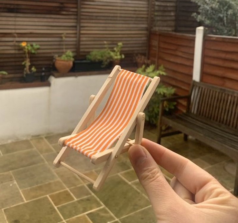 "Moja cimerica naručila je stolac za našu terasu"