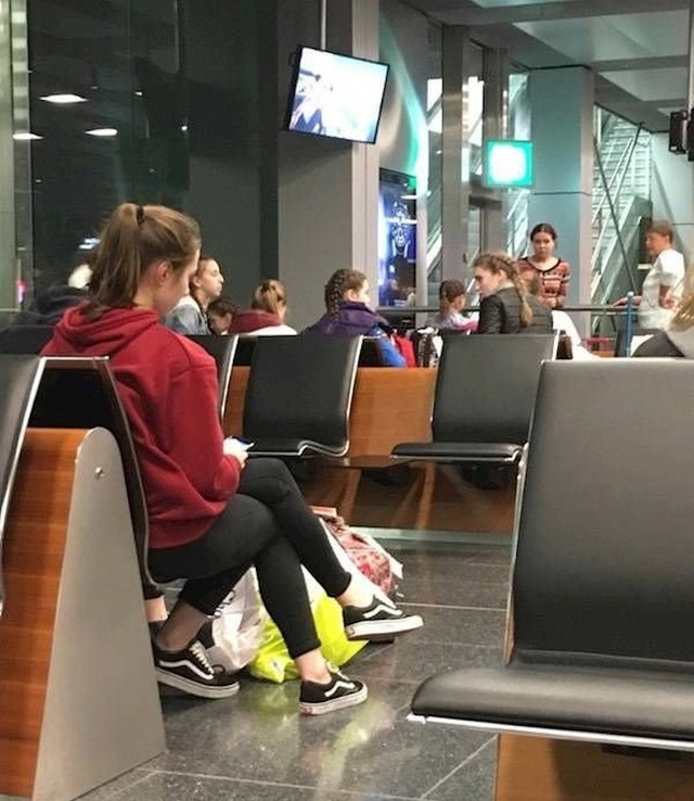 Koliko ona nogu ima?