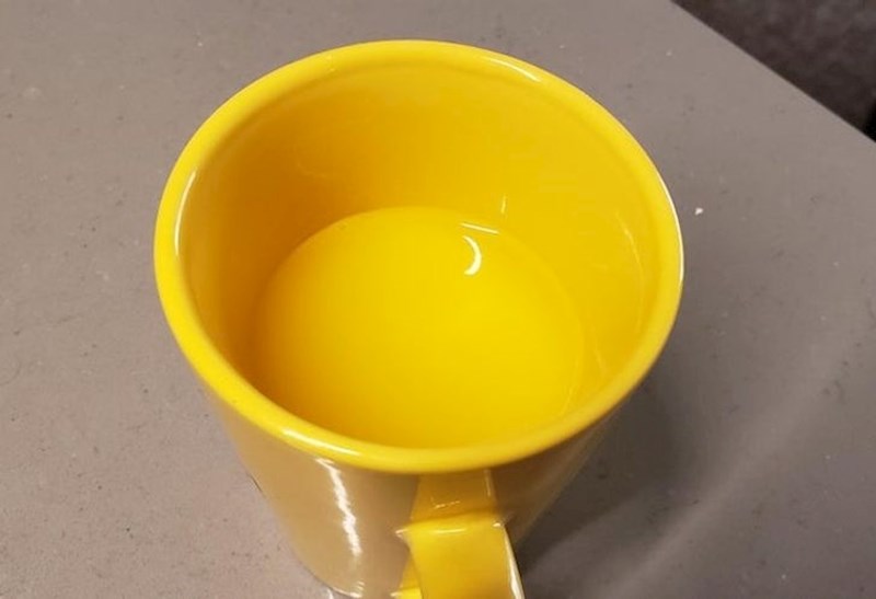 Boja soka je ista kao i boja šalice