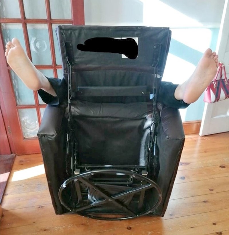 "Danas je moj muž otkrio da je moguće prevrnuti fotelju za ljuljanje..."