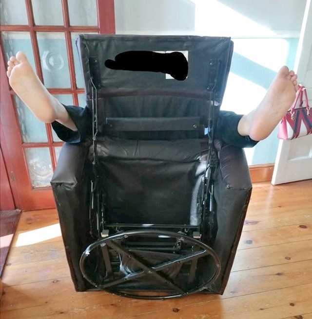 "Danas je moj muž otkrio da je moguće prevrnuti fotelju za ljuljanje..."