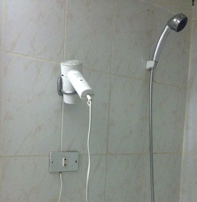 "Tuš i sušilo za kosu u mom hotelu..."