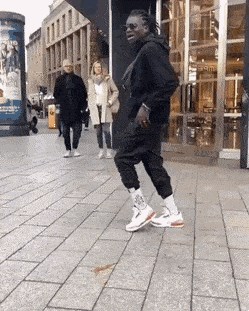 Ulični izvođač i genijalan moonwalk