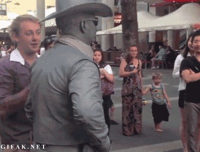 GIF: Kakav nokaut, dobio je što je tražio