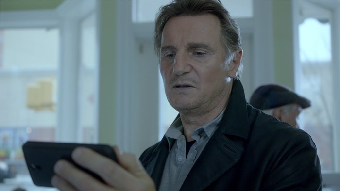 Liam Neeson podivljao zbog igrice, prijetio osvetom u punom kafiću!