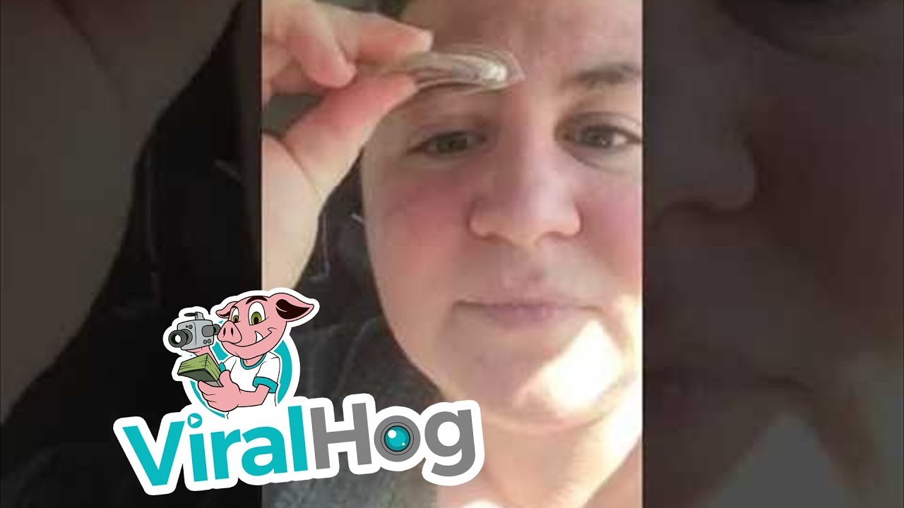 Žena isprobala pomagalo za crtanje obrva, rezultat nije ni blizu onoga što je očekivala