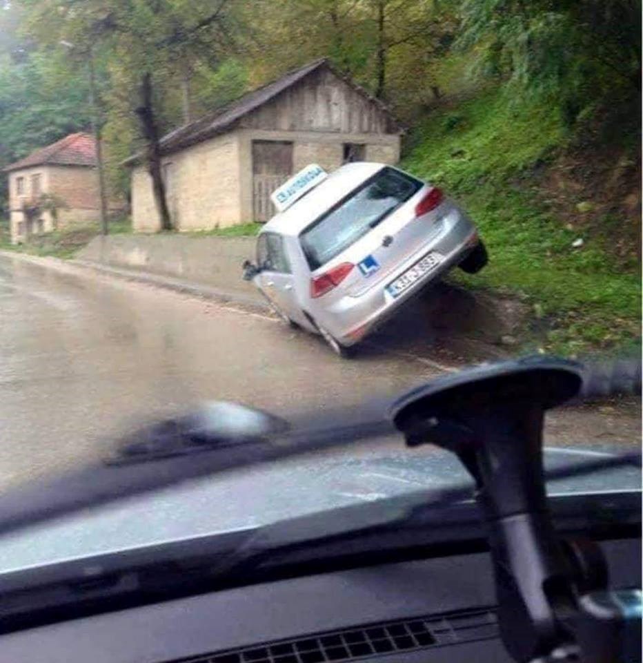 Bosanac je kraj ceste ugledao nekoga tko sasvim sigurno nije prošao vozački ispit
