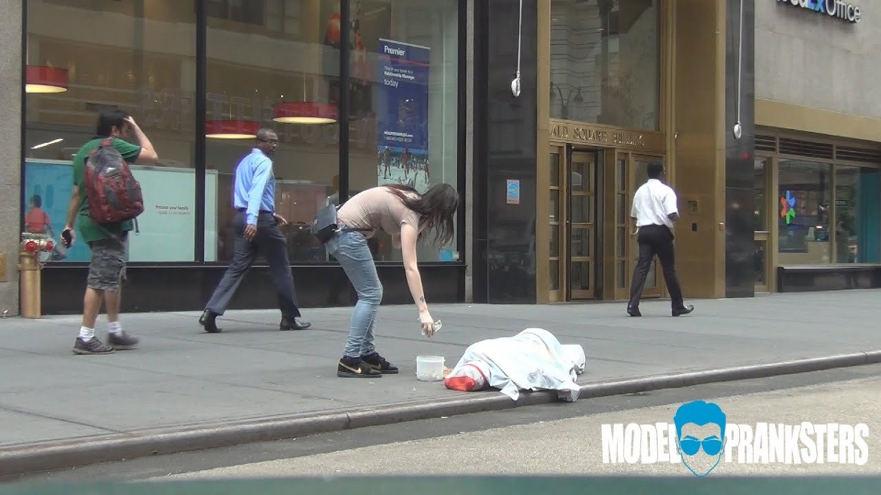 Kamera ih je snimala kako prilaze beskućniku i kradu novac, snimka je otkrila nešto još žalosnije