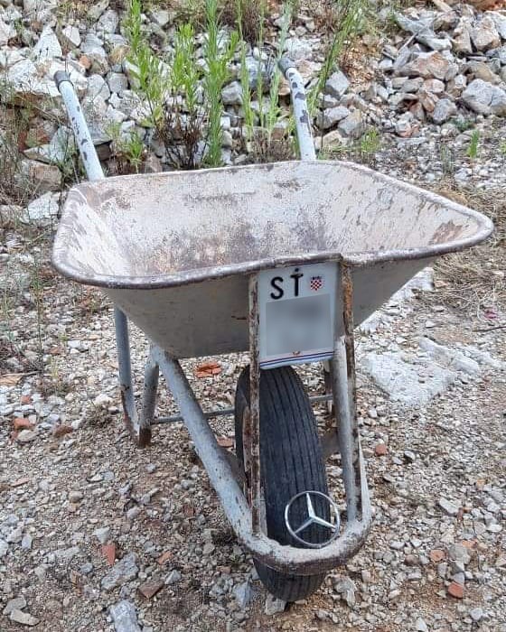 "Dalmatinski Mercedes": U Splitu je i ovo, tehnički gledano, vozilo koje zaslužuje imati tablicu