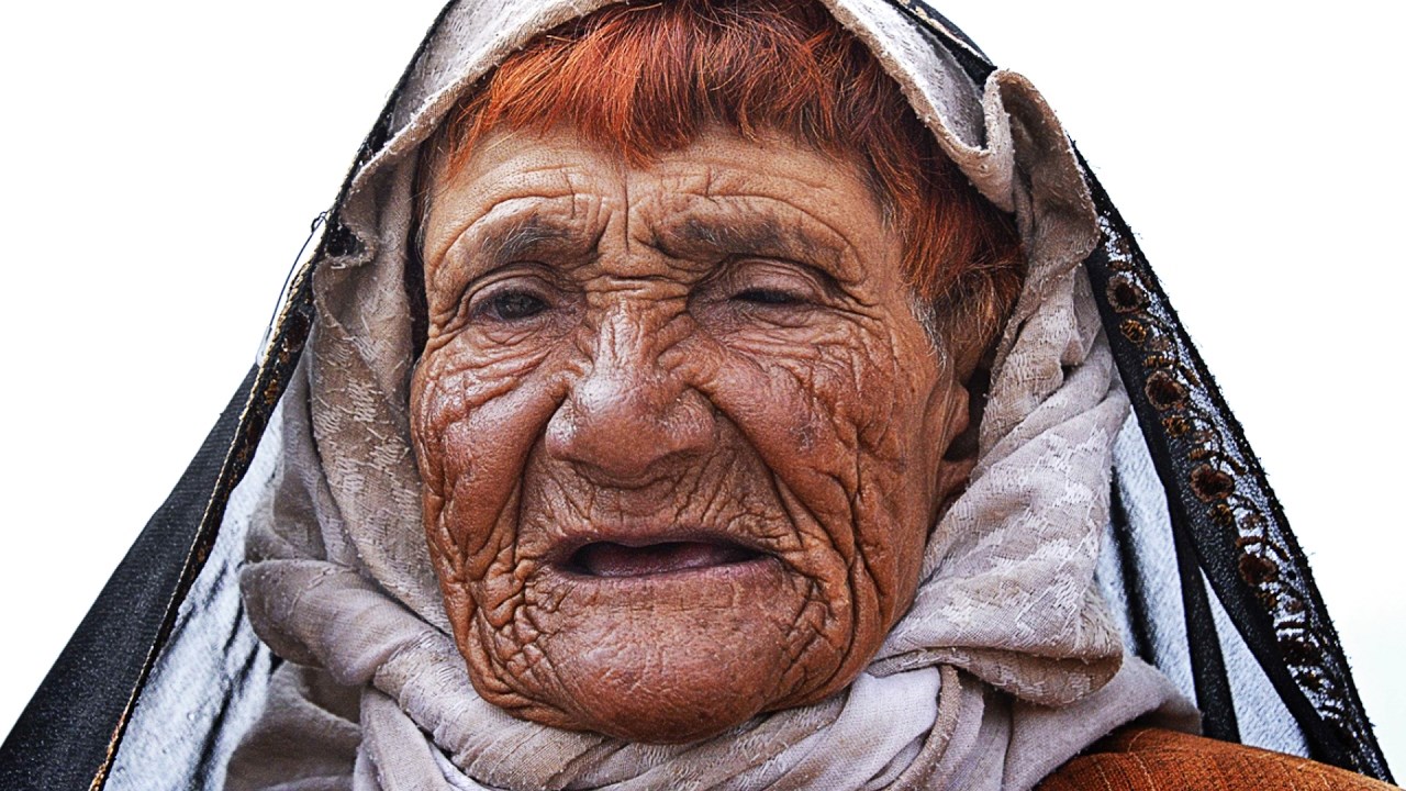 Uzeo je fotografiju starice, otvorio Photoshop i izveo nešto za što nismo vjerovali da je moguće