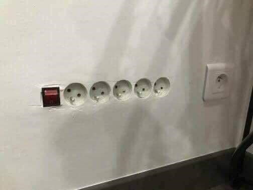 Došli su na zanimljivu ideju kako napraviti više utičnica. Kupili su produžni kabel i napravili ovo