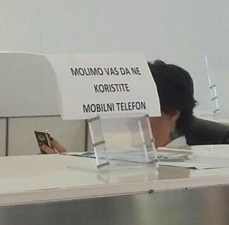 Natpis na šalteru služi samo kao ukras: Ova slika govori puno toga o našem narodu