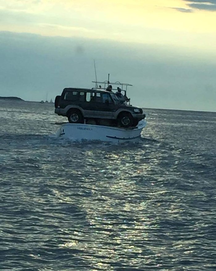 Dalmatinci ugledali čudan prizor na moru: "Ovo je sigurno Bračanin koji nije htio platiti trajekt!"