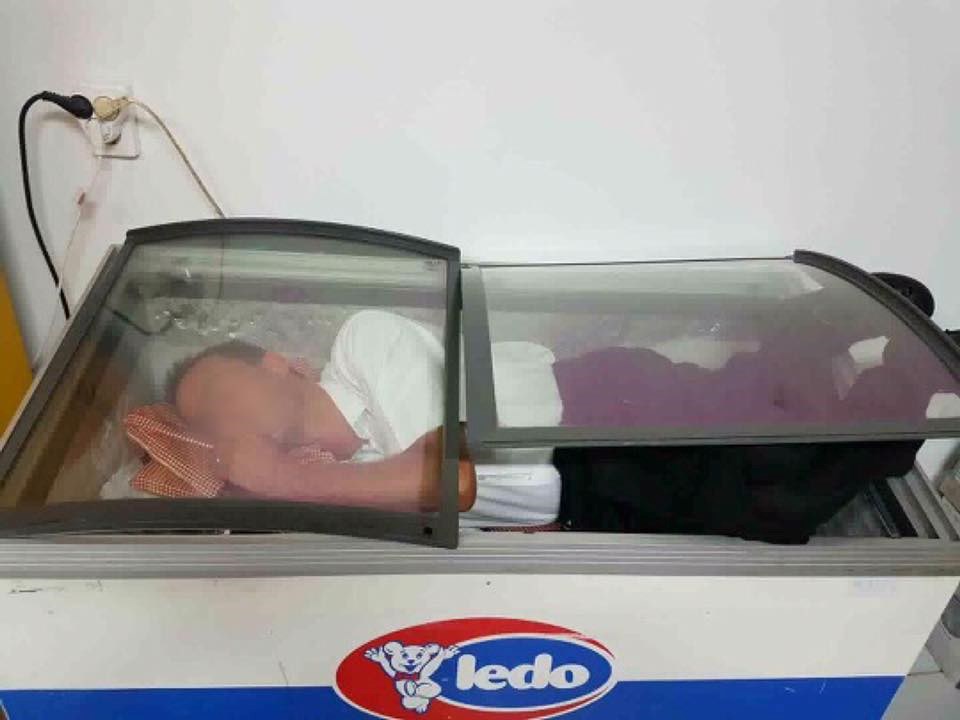 Njemu ne treba klima uređaj: Ovaj čovjek se po najvećim vrućinama hladi na vlastiti način