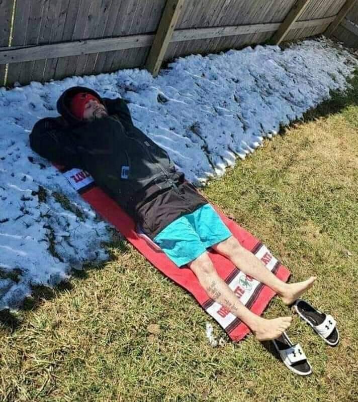 Ovaj genijalac se slikao i svijetu pokazao kako istovremeno biti na ljetovanju i zimovanju