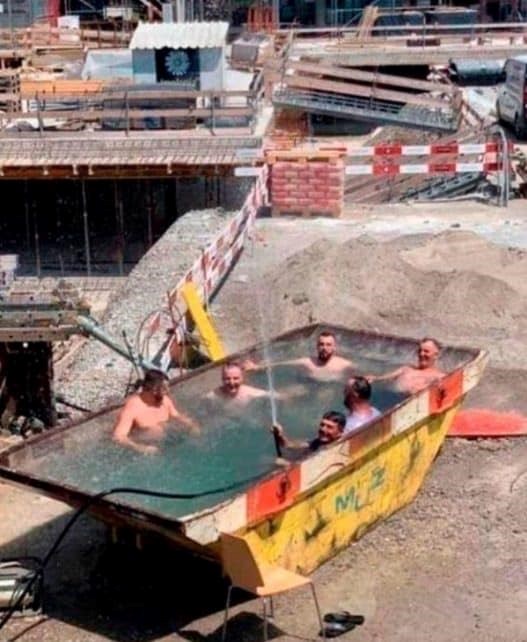 Ljetne radosti na baušteli: Građevinski radnici su slikali kako su pobijedili ljetne vrućine