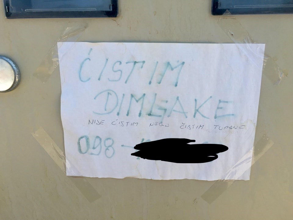 Nadmetanje pravopisnih "stručnjaka": Htio je ispraviti osbu koja je napisala oglas, no jednu stvar nije primijetio