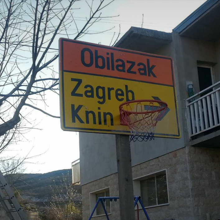 Netko je naišao na zanimljivu putokaznu ploču, pogledajte što je netko pričvrstio na nju