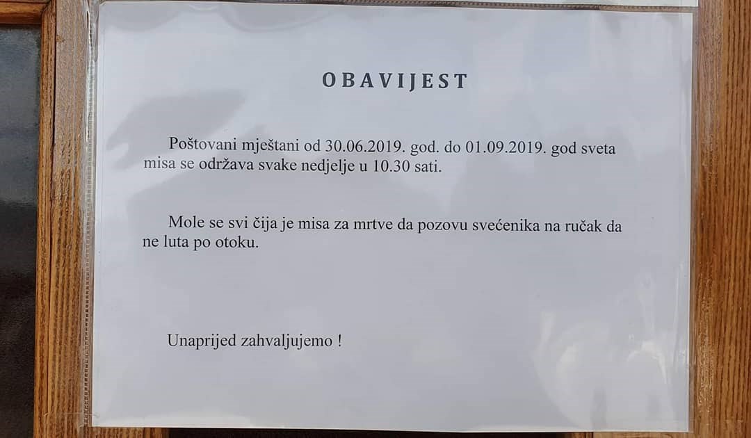 Otočani su na ulazu u crkvu našli obavijest u kojoj je pisalo što moraju raditi do kraja ljeta