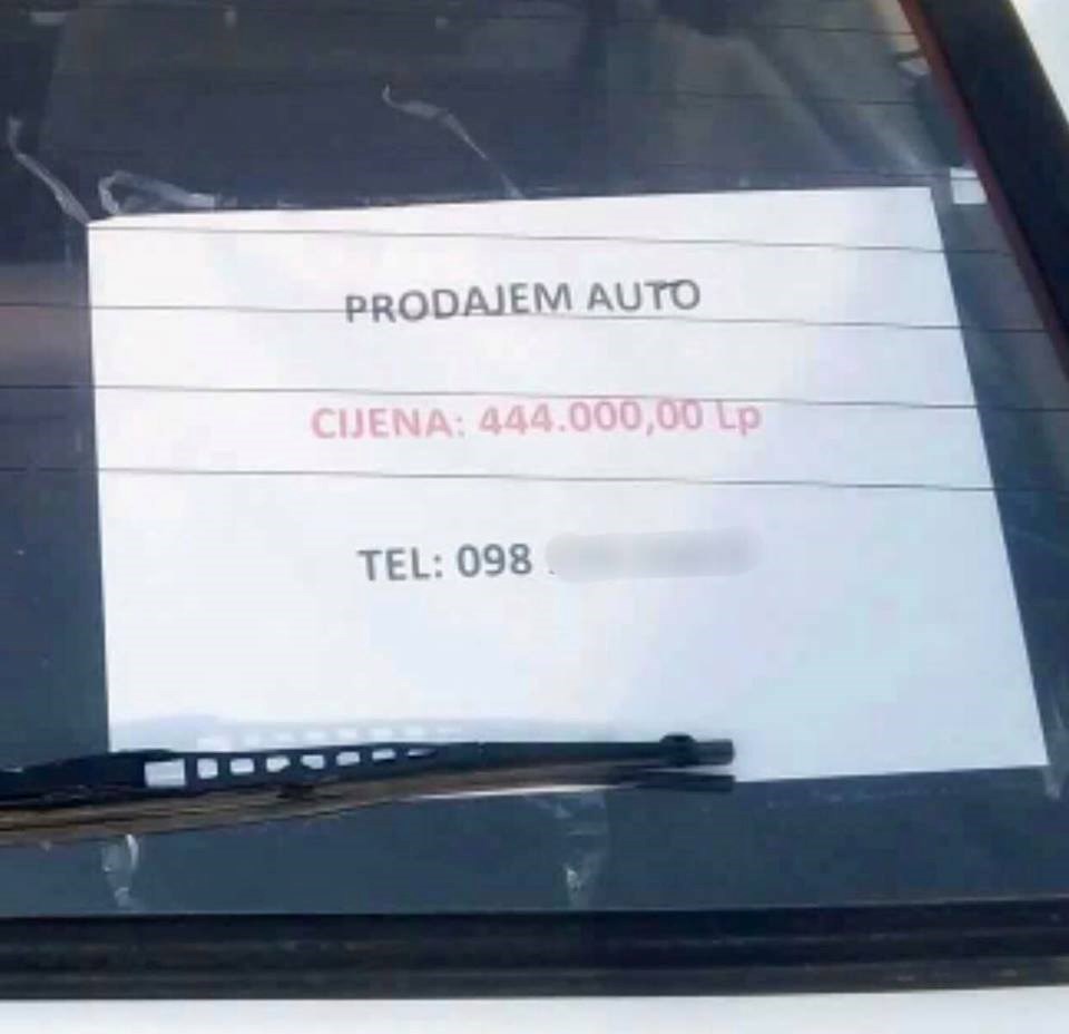 Netko je na autu zalijepio oglas, no jedan detalj zbunjuje prolaznike