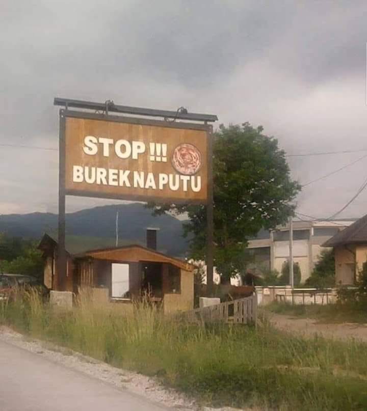 STOP znak postavljen kraj ceste nikad nije bio privlačniji, evo zbog čega mnogi vozači odmah uspore