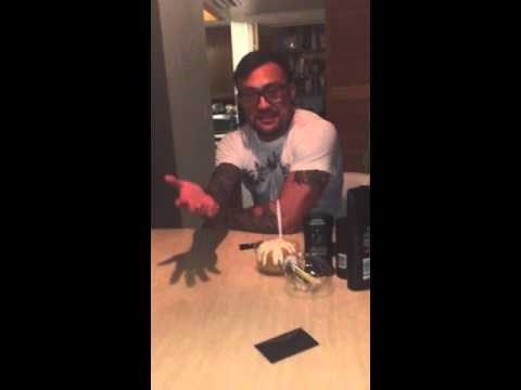 Tata je počeo plakati kad je otvorio kuvertu i vidio što je dobio kao poklon za rođendan