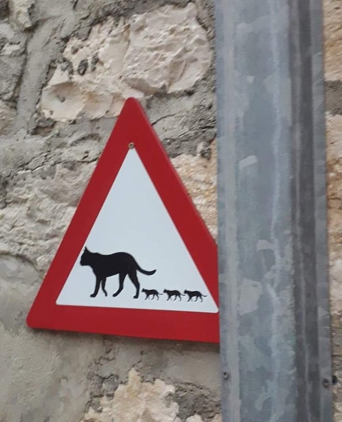 Netko je u Dalmaciji postavio prometni znak koji bi trebao biti na puno više mjesta