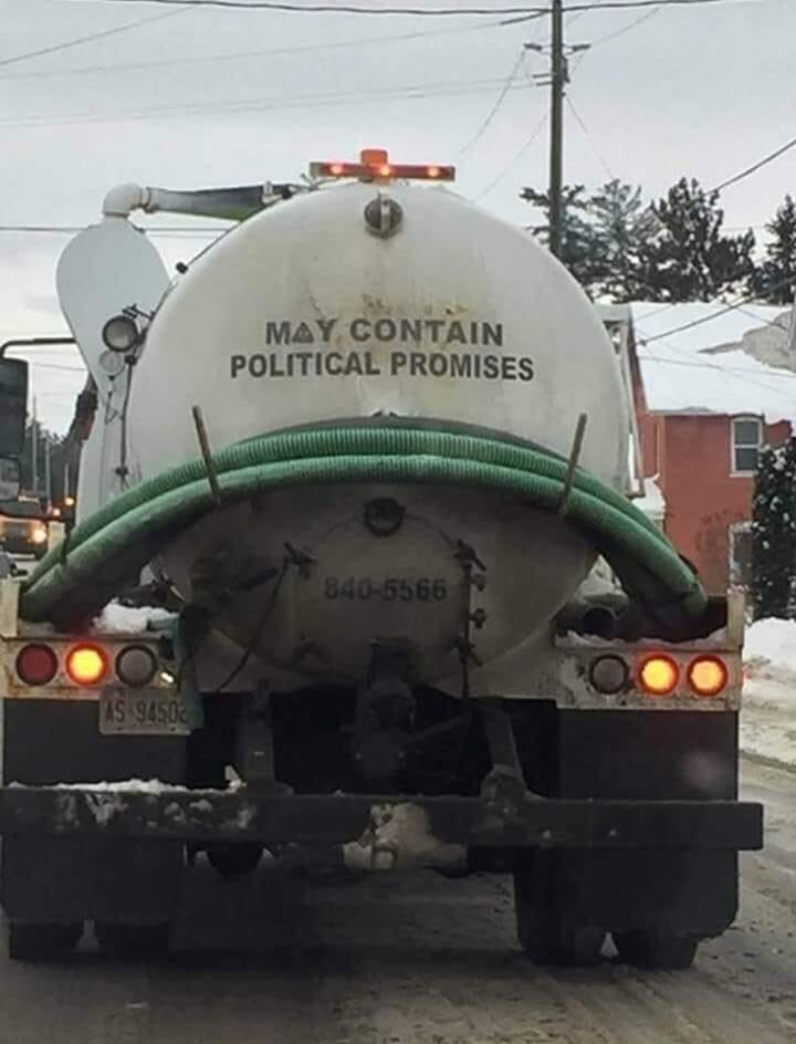 Na cisterni s fekalijama su zalijepili genijalan natpis i nasmijali ostale vozače, evo što je pisalo