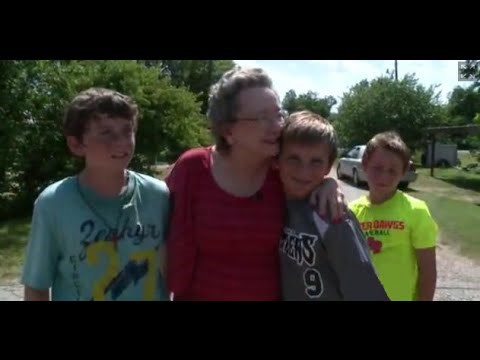 Dječaci su potajno ušli u dvorište stare bake, rasplakala se kad je shvatila pravi razlog