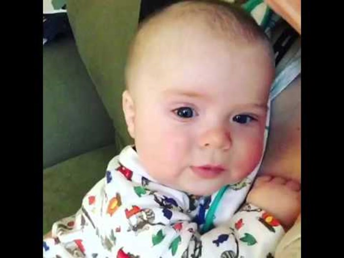 Bebica je kihnula pa postala hit na internetu zbog riječi koje je nakon toga izgovorila