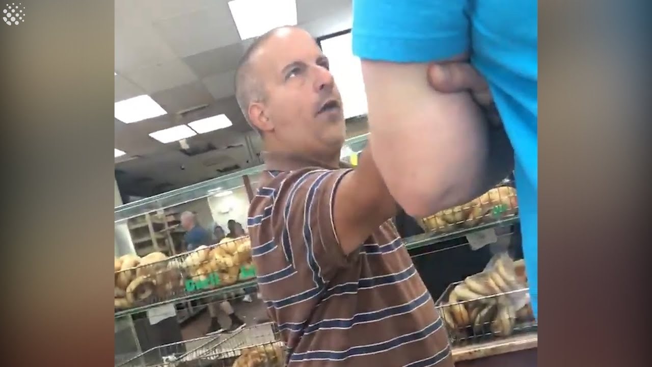 Nervozni muškarac je izgubio živce dok je kupovao peciva, okupljeni su snimili nevjerojatne scene