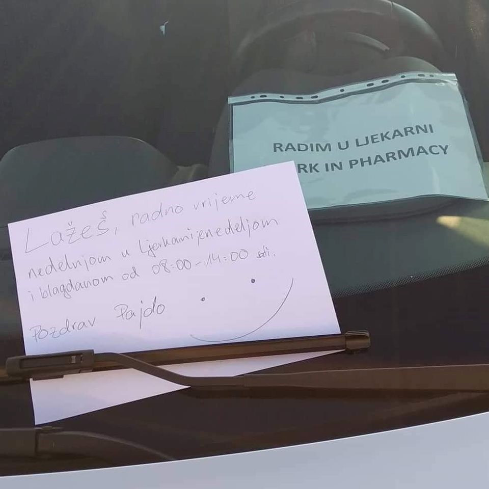 Zaposlenik ljekarne parkirao je auto na rezerviranom mjestu, a onda je dobio poruku koju nije očekivao