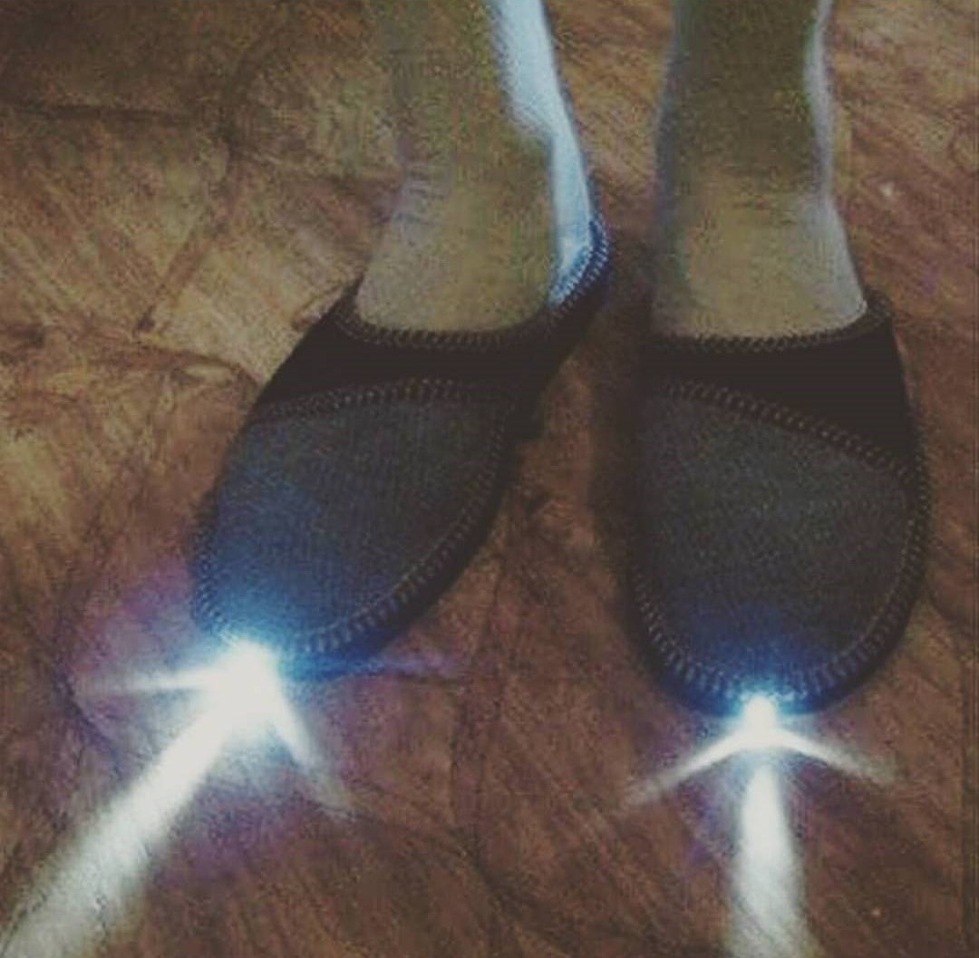 Djedu su kupili papuče s dodatnom opremom koja mu olakšava jedan od najvećih problema