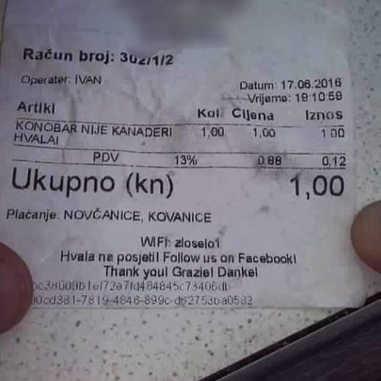 Konobaru je dosadilo donositi "još malo vode", gostima je uz čaše poklonio i malo iznenađenje