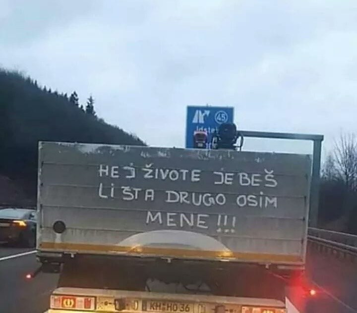 Gastarbajteru je bilo dosta svega, na kamionu je napisao poruku i nasmijao vozače s Balkana