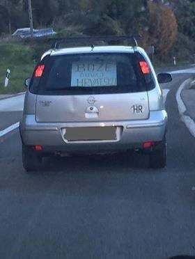 DOMOLJUB NA CESTI U autu iskazuje ljubav prema domovini, no kamo je krenuo?