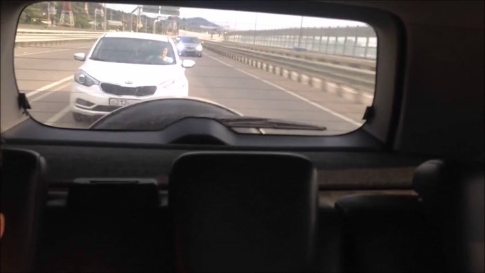 VIDEO Vozač nakon svađe namjerno usporavao promet pa mu se dogodila nezgoda koju nikako nije očekivao 