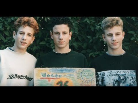 Braća koja su kao bebe izgledali identično svake godine su se slikali i otkrili koliko se danas međusobno razlikuju