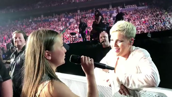 VIDEO Pink dala mikrofon 12-godišnjoj djevojčici iz publike, ona zadivila čitavu dvoranu