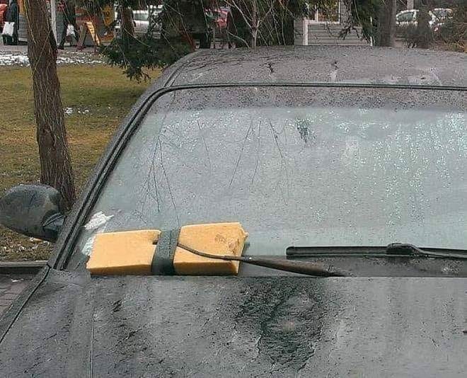 Kupovanje novih brisača za auto je samo za amatere, ovaj lik je problem riješio na vlastiti način