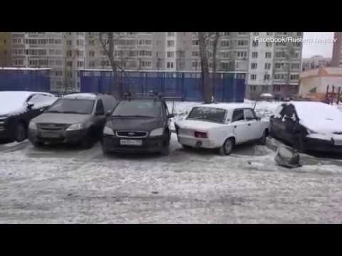 Rusa je razljutio vozač koji se parkirao kao idiot, brzo je pronašao rješenje koje će vas nasmijati