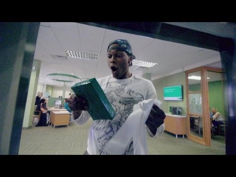 VIDEO Žena je htjela podići novac s bankomata, a onda se dogodilo nešto zbog čega je počela plakati