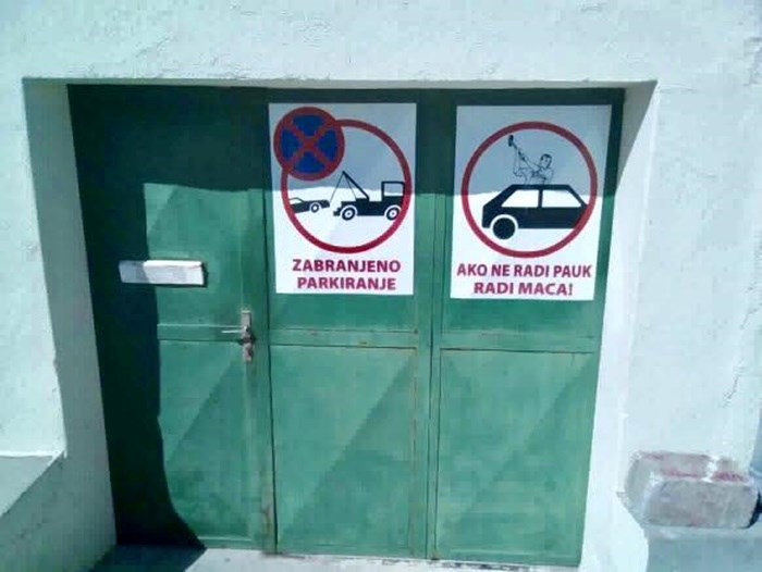 Netko je postavio zanimljiv znak za zabranu parkiranja, pogledajte kako je zaprijetio vozačima