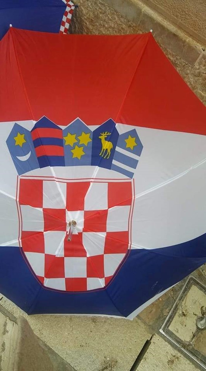 CROATIA MADE IN CHINA Kinezi nisu uspjeli napraviti dobar hrvatski kišobran, možete li uočiti pogreške?