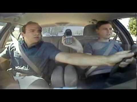 Mladi vozač je potajno snimao instruktore vožnje pa smislio podvalu koja ih je potpuno razbjesnila