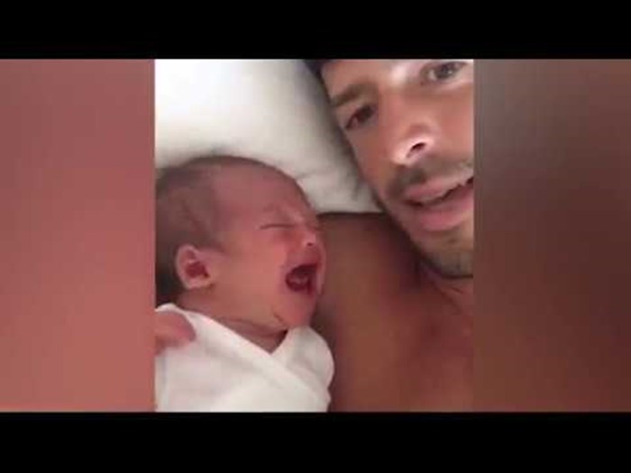 VIDEO Beba nije prestajala plakati, a onda je snalažljivi tata pokazao trik pomoću kojeg ju je odmah smirio!
