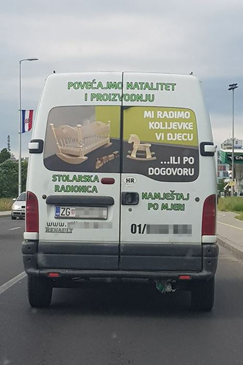 KAKO POVEĆATI NATALITET? Ova tvrtka sa smiješnim natpisom na vozilu ima zanimljivo rješenje