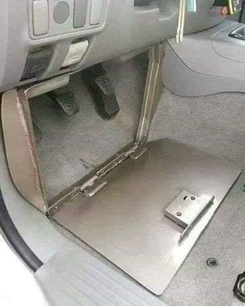 Lik je pronašao genijalan način kako lopovu i ženi onemogućiti vožnju njegovog automobila