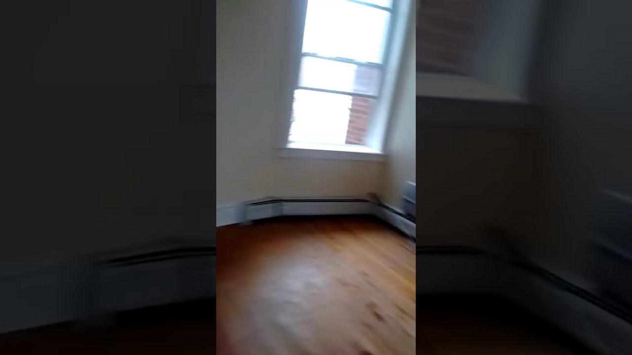 ODMAH JU JE UHVATILA PANIKA Muškarac ušao u svoj stan i unutra našao polugolu djevojku